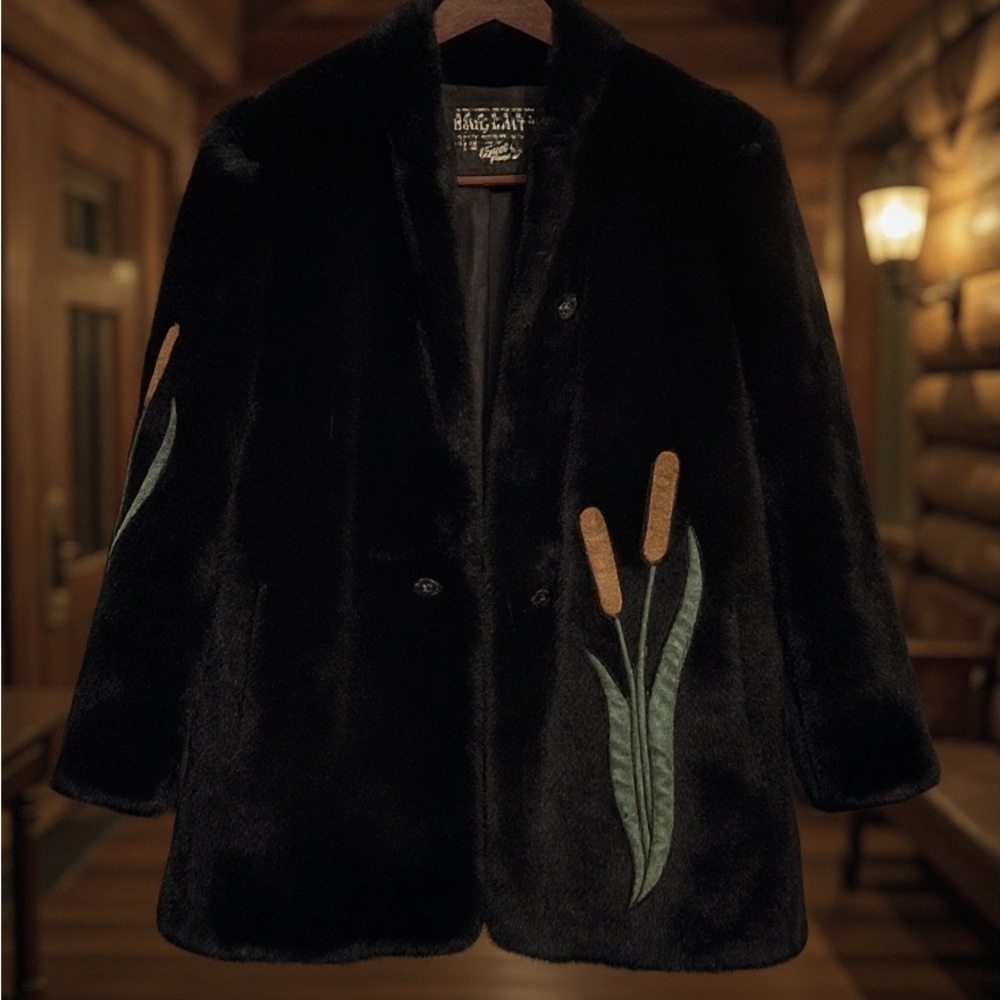 Elegant Black Faux Fur Teddy Jacket with Floral Design-Borg Alaska